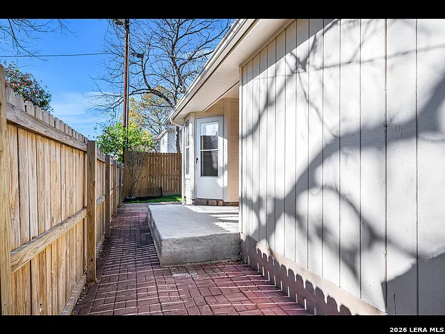 963 River Rock — Photo 32