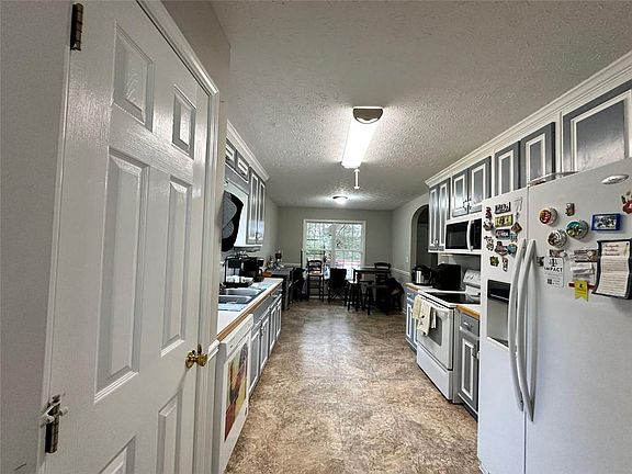 5th image of 1778 N Round Rd