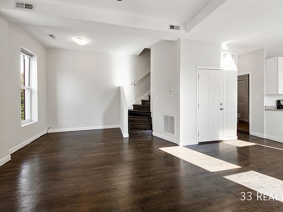 4th image of 1437 W Superior St APT 3F