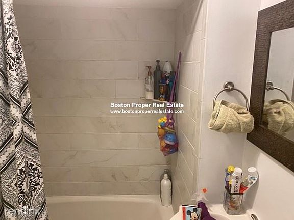 1706 Commonwealth #33 Boston - Brighton Unit Photo 6 (2)