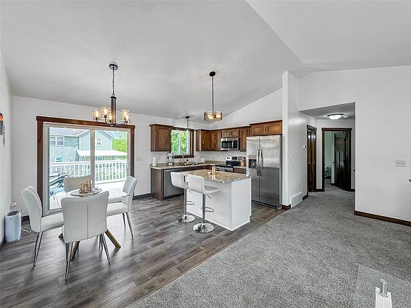 5th image of 1628 Hazeltine Drive