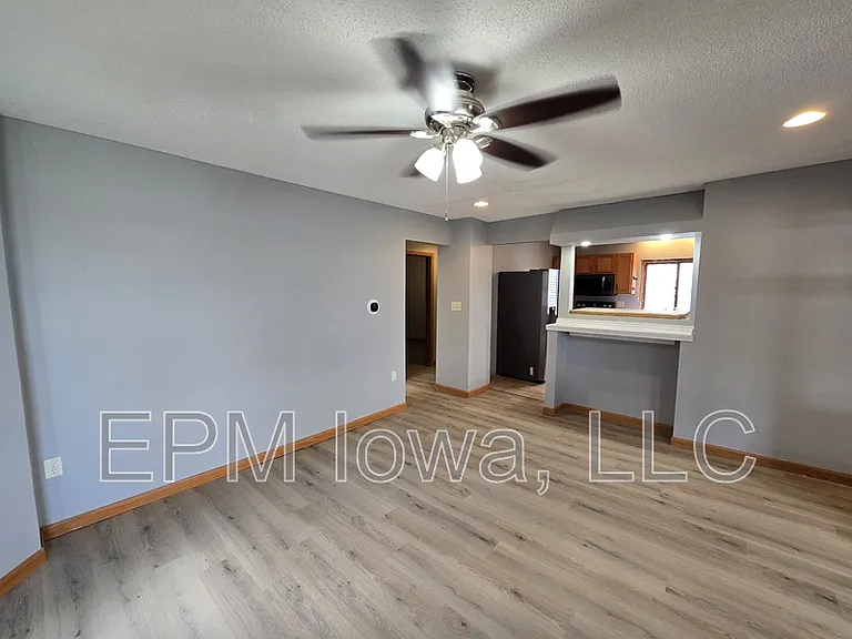 518 E 2nd St — Photo 13
