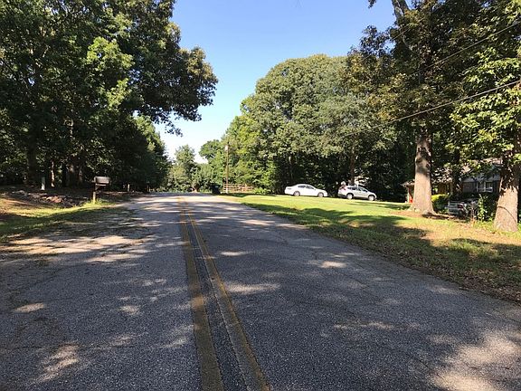 4th image of 105 Woodland Dr