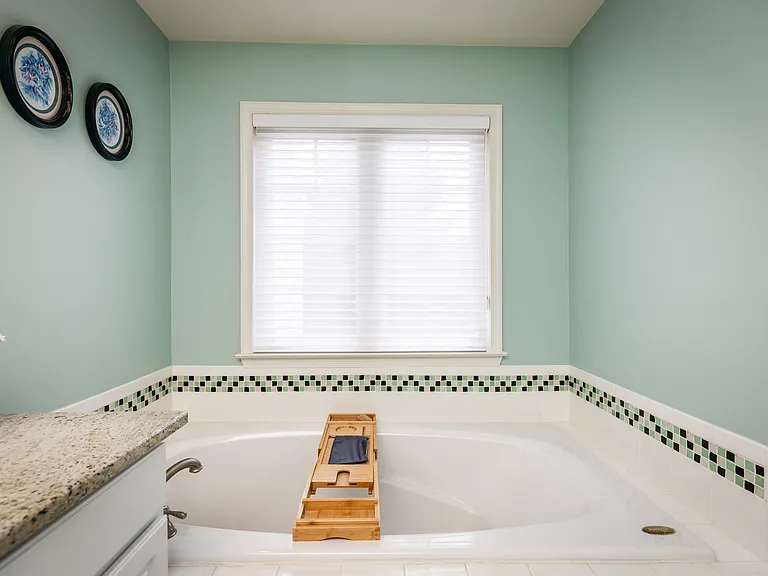 703 W Oakmeade Dr — Photo 17