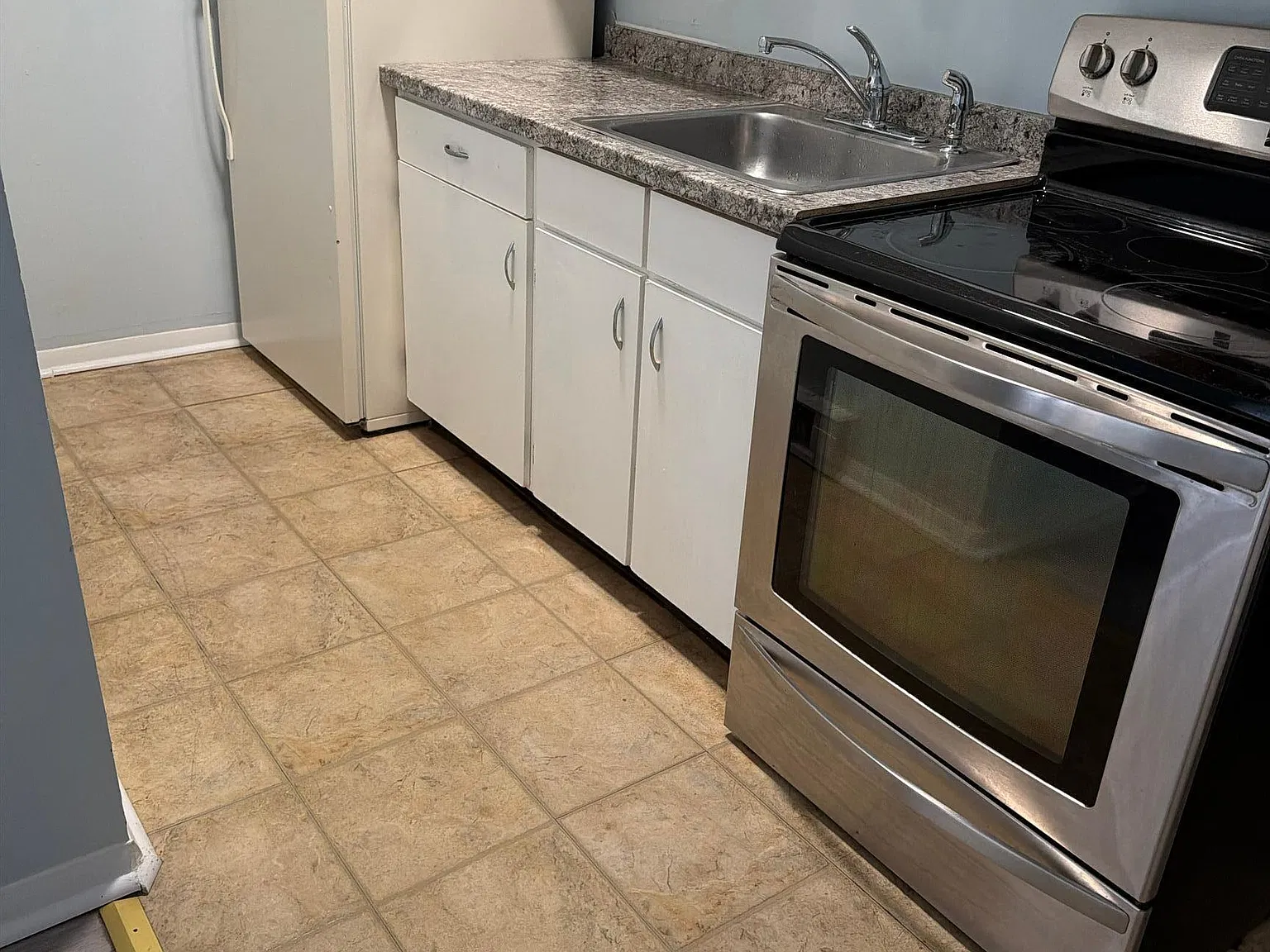 Studio, 1.0 bath, 5040 sqft, $1,180 — Photo 4
