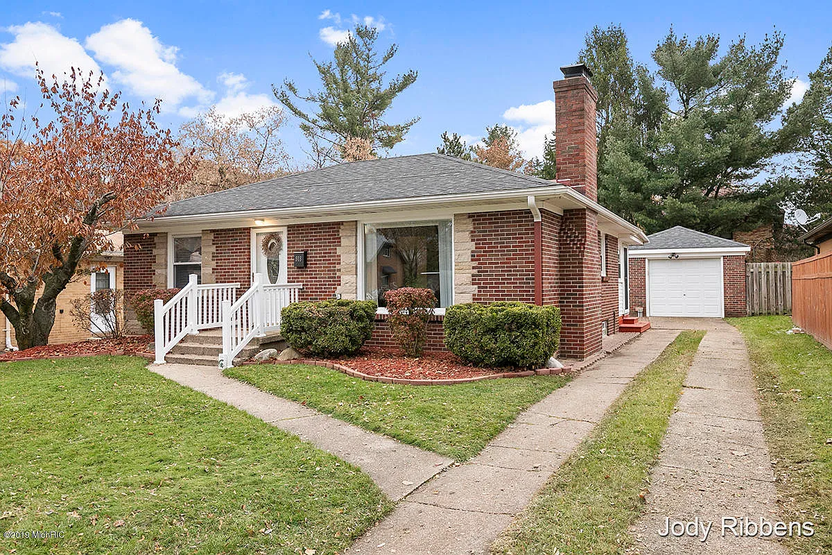 808 Bristol Ave NW photo 1