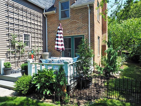 4th image of 745 Touraine Ave