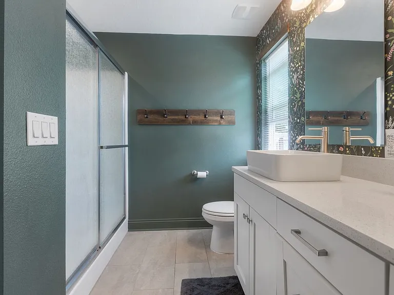 6042 Capitol Dr — Photo 4