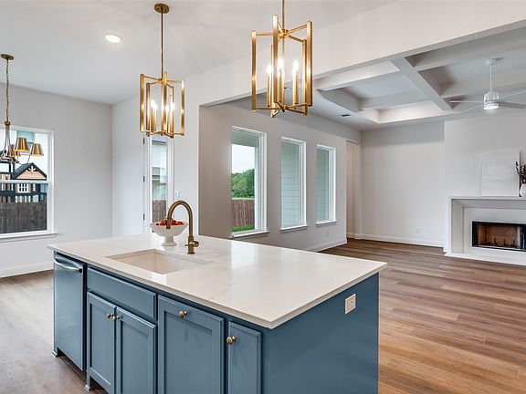 5th image of 913 Triple Crown Ct
