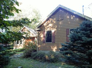2396 Hillcrest Dr, Pocono Pines, PA 18350