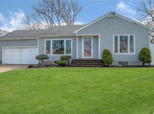 11 Walnut Rd, Kings Park, NY 11754