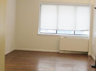 323 W 51st St, New York, NY 10019