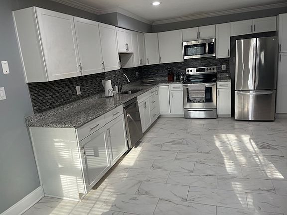 5th image of 14457 Silverdale Dr