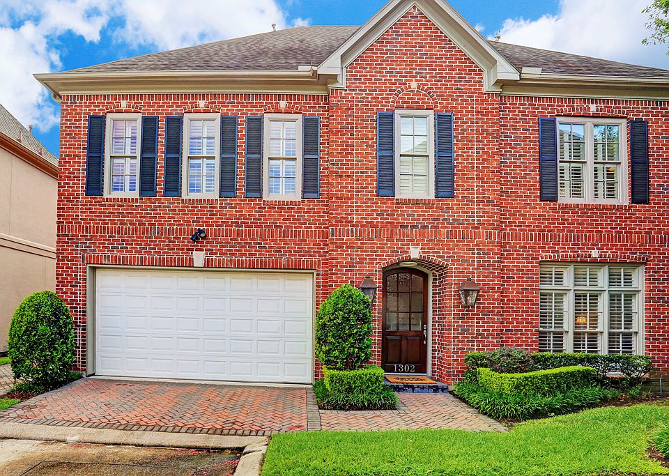 1st image of 1302 E Hunters Court Dr