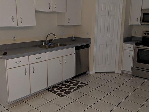 3rd image of 41 Pin Oak Dr
