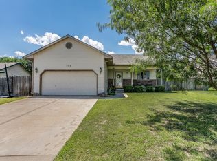 931 N Meadow Rd, Valley Center, KS 67147