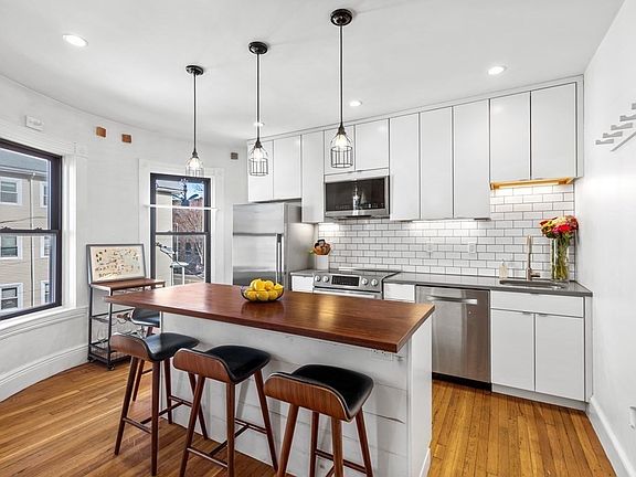 4th image of 217 Boylston St #3