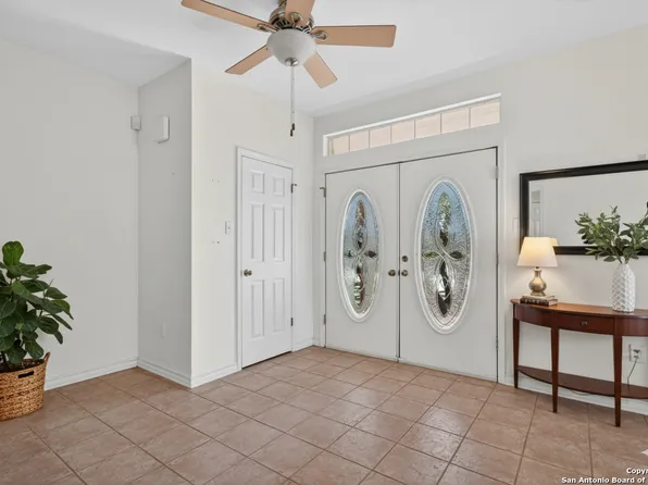 801 Gallagher Dr, Canyon Lake, TX 78133
