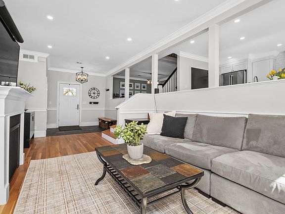 4th image of 322 Bunker Hill St #B