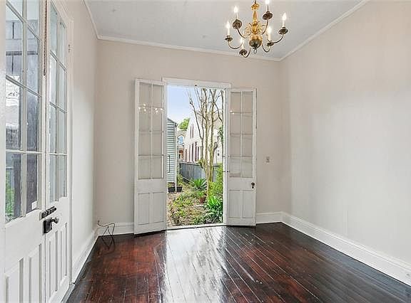 3rd image of 2021 Burgundy St
