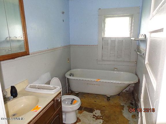 5th image of 14 Fairview Ave