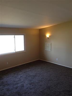 2nd image of 302 Skybolt St