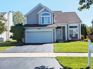 1304 Pennsbury Ln, Aurora, IL 60502