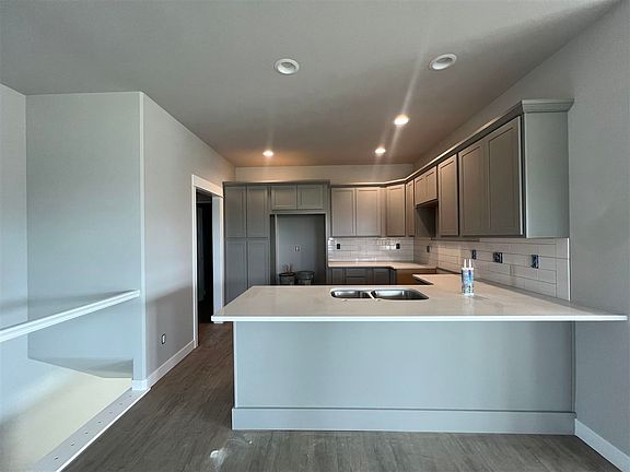 5th image of 1295 Berkshire Ln