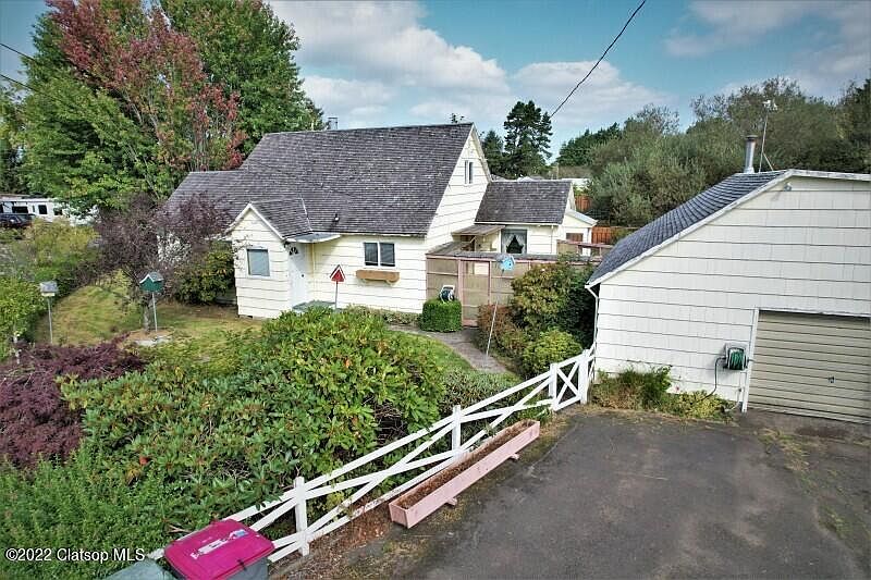 1st image of 1115 SE 2nd St