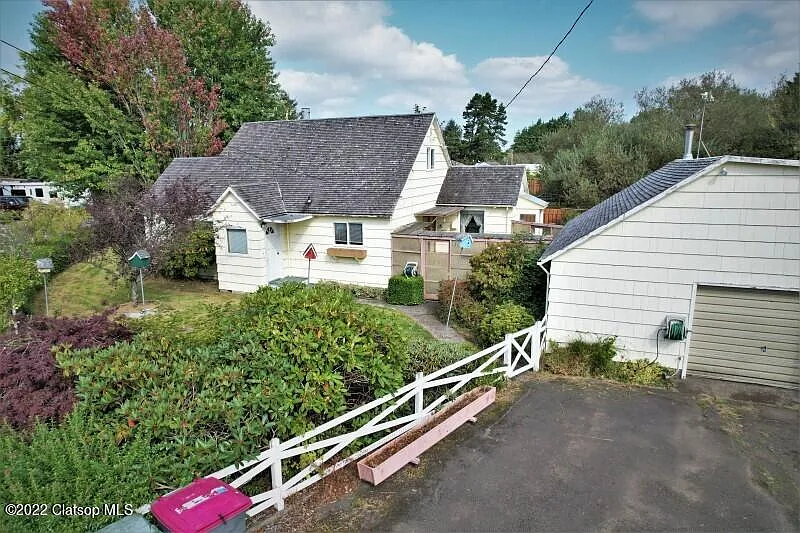 1115 SE 2nd St photo 1