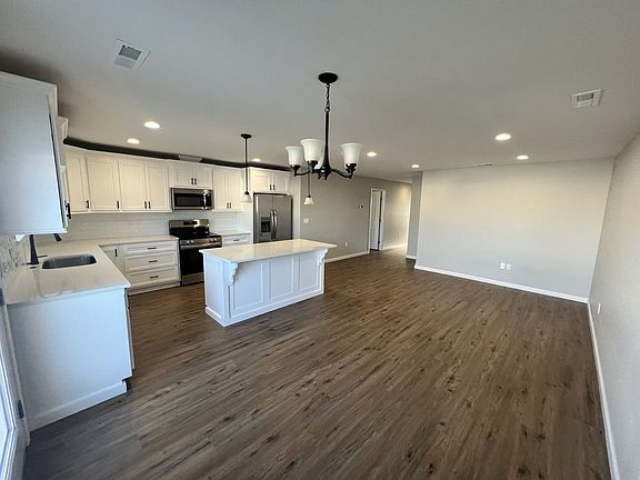 5th image of 107 Grant Dr #A