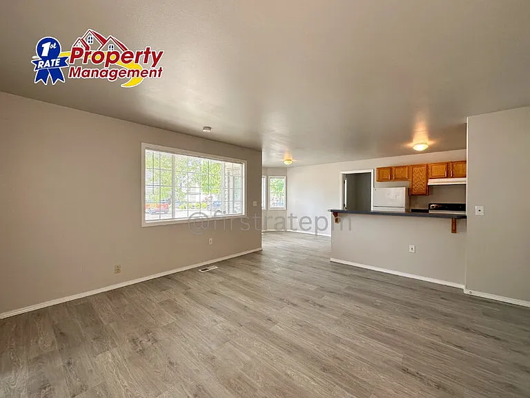 5843 W Clearview Ln #202 — Photo 4