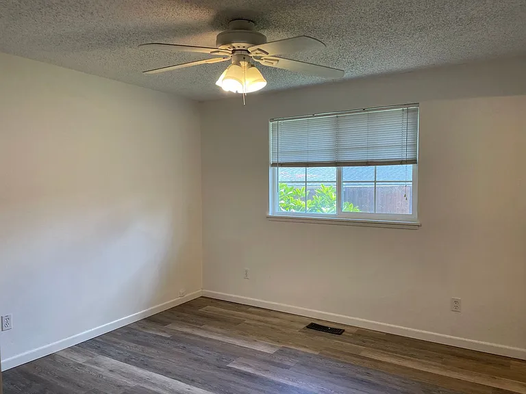 581 N Wexford Cir — Photo 19