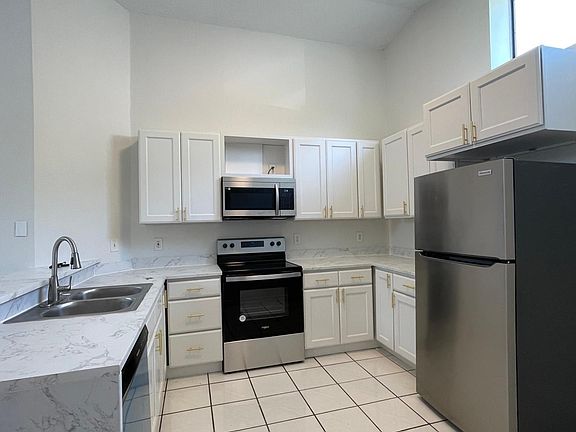2nd image of 11118 Cherrywood Ln