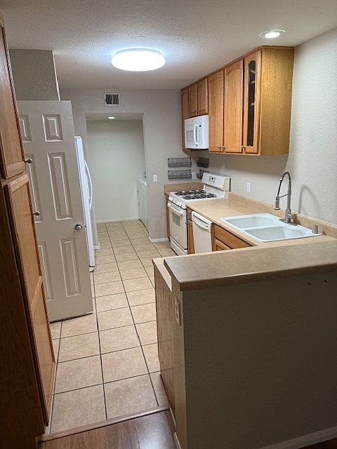 1st image of 7632 Allerton Ave