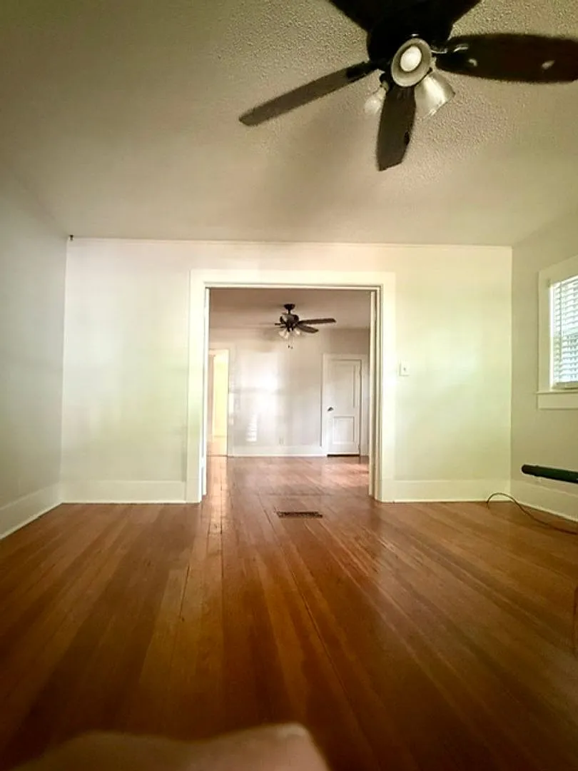 Elegant, well maintained home in a quiet neighborhood — Photo 4