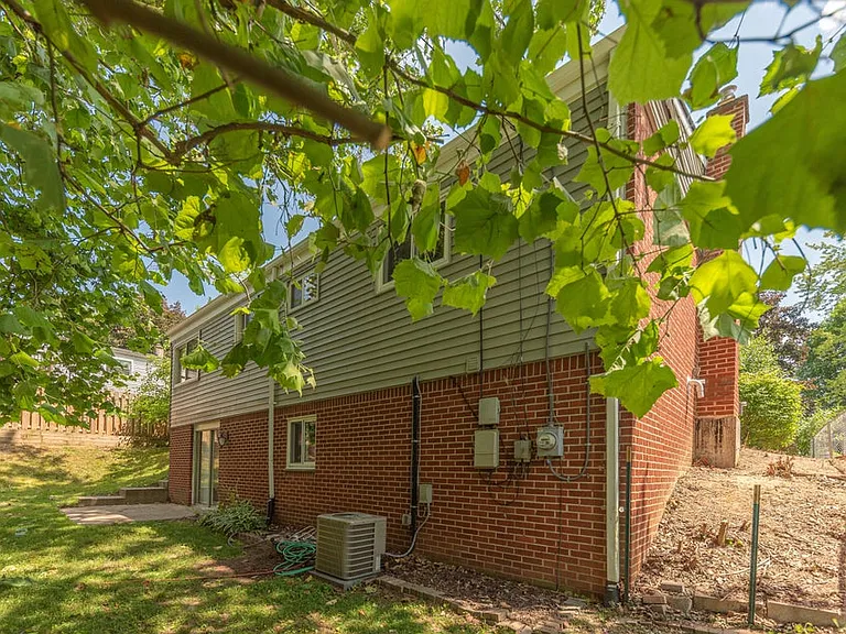 603 Manor Dr — Photo 5