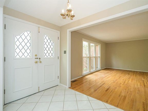 5th image of 14056 Calcutta Dr