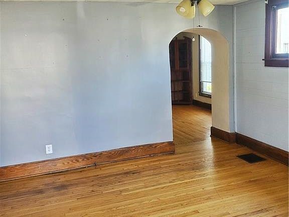 4th image of 1004 Blaine Ave