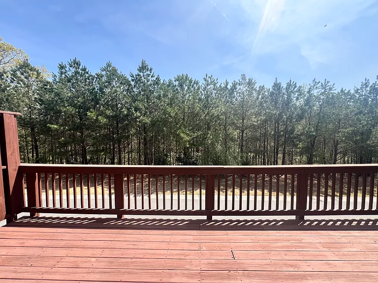 701 Sunset Park Dr — Photo 1