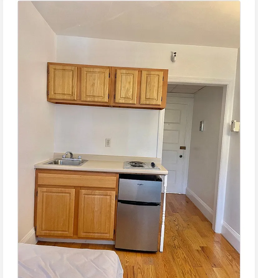 Building Photo - 1061 Beacon St #15