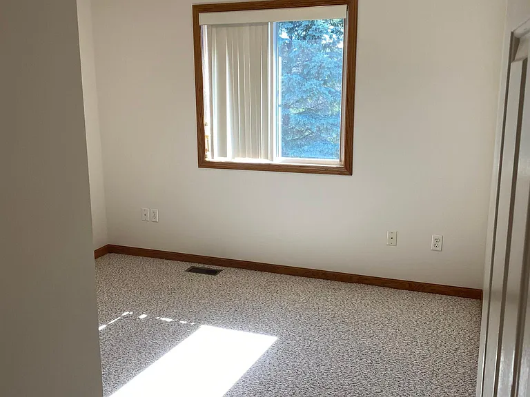 6214 Elliott Ct — Photo 12