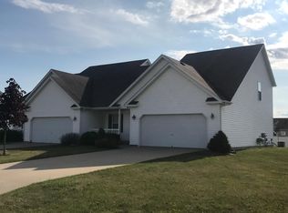 8409 Nuthatch Dr, Freeland, MI 48623