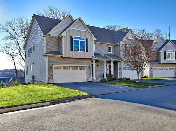 126 Wells View Road #126, Shelton, CT 06484