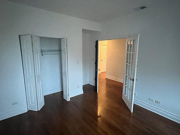 4th image of 4816 N Avers Ave