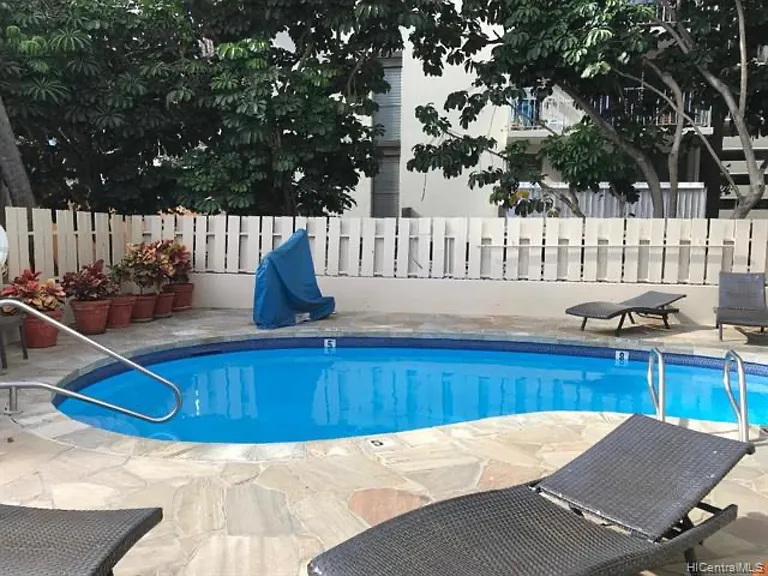 444 Kanekapolei St #407 — Photo 28