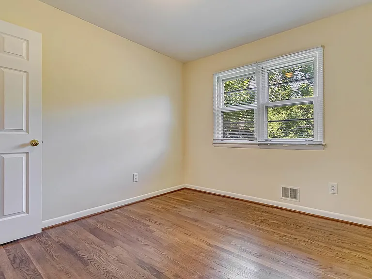 8808 Patricia Ct — Photo 36