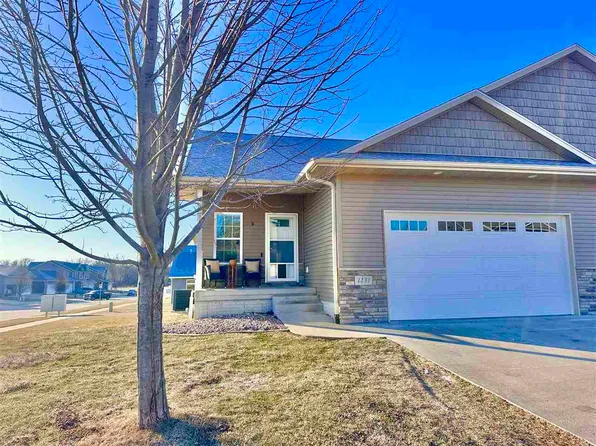 1131 Redbud Ave, Tiffin, IA 52340