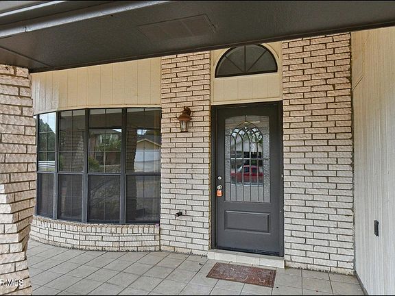 5th image of 705 Villa Flores Dr