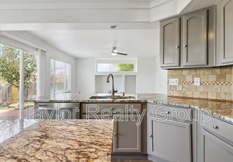 20875 E 49th Ave — Photo 3